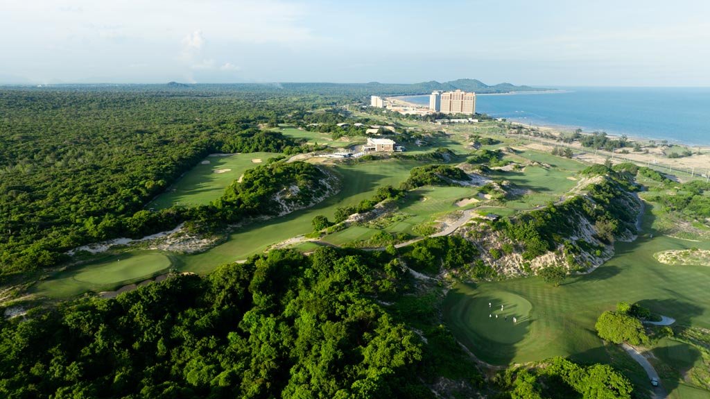 Hình ảnh thực tế về Sân golf The Bluffs nằm liền kề Sun Thanh Đa